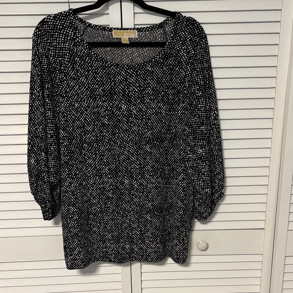 Michael Kors Women's Black and White Top
3/4 sleeve 1X Black